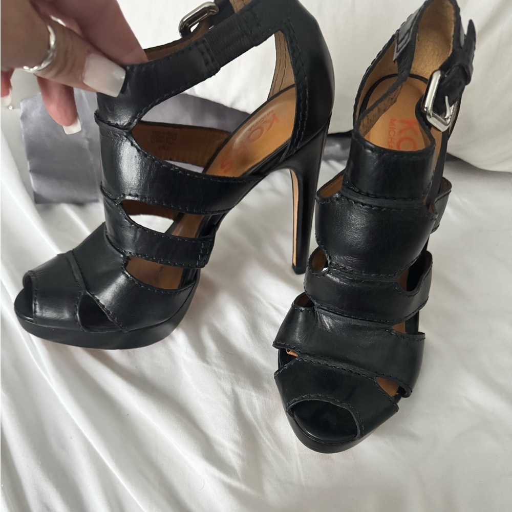 Michael Kors black strappy peep toe hi heel sandal
Pre owed